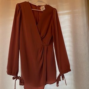 M Long sleeve romper w/tie sleeves